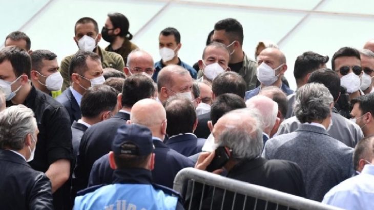 Lebaleb kongrelerin sahibi Erdoğan, tam kapanma döneminde de 'kalabalık' cenaze yaptı