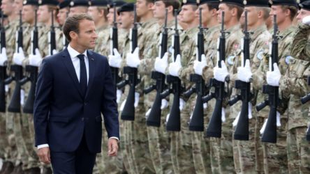 Macron'a askerlerden bir mektup daha