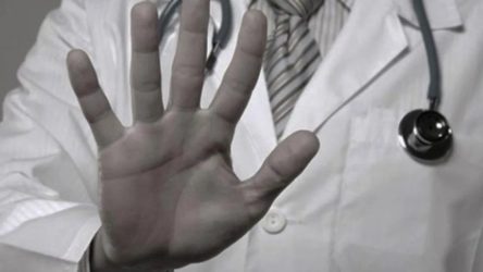 Mersin'de doktorlar darp edildi: 2 gözaltı