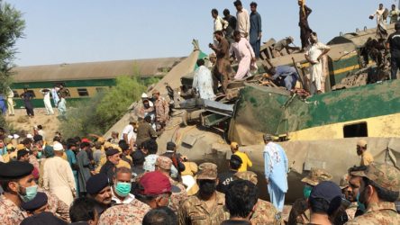 Pakistan'da tren kazası: 40 ölü, 100'den fazla yaralı