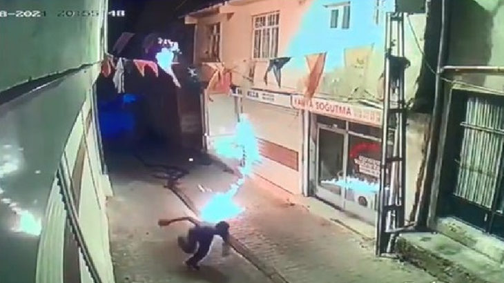 AKP ilçe binasına molotof atıldı