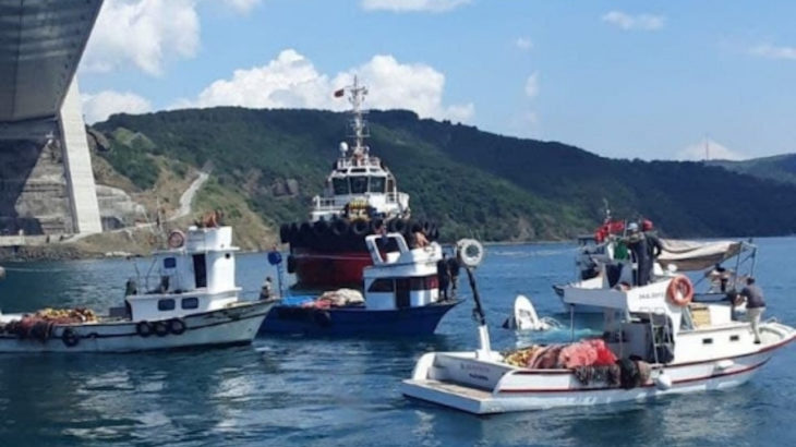 Boğaz'da balıkçı teknesine gemi çarptı: İki kişi yaşamını yitirdi