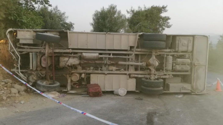 Mersin'de tarım emekçilerini taşıyan araç devrildi: ölü ve yaralılar var