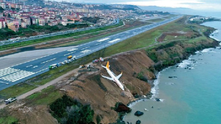 Pistinde çatlak oluşan Trabzon Havalimanı'nda uçuşlar iptal edildi