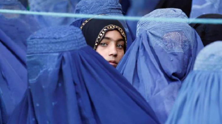 Taliban, müziği yasakladı, kadınlara 3 gün mahremsiz dolaşma izni verdi!