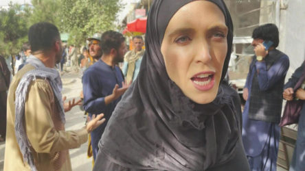 Cihatçı terör örgütü Taliban'dan CNN muhabirine saldırı: Yüzünü kapat diye bağırdılar
