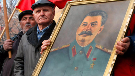Rusya Stalin'i seviyor