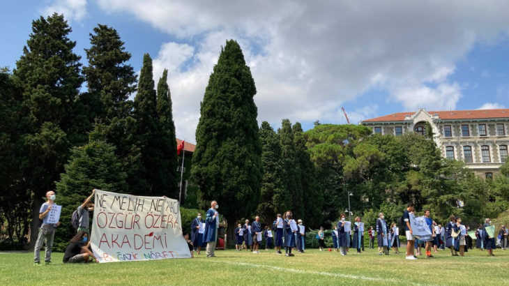 Boğaziçi Üniversitesi'nde akademisyenler Naci İnci'ye karşı nöbette
