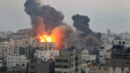 Siyonist İsrail'in saldırganlığı devam ediyor: Gazze bombalandı