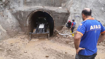 HES tünelini basan sulara kapılan işçiyi arama çalışmaları sürüyor