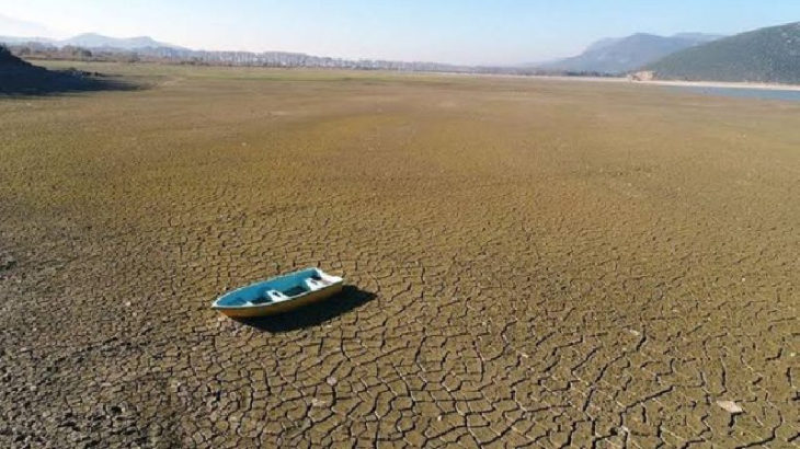 Nehirlerin debisi düştü, göllerin yüzde 60'ı kurudu