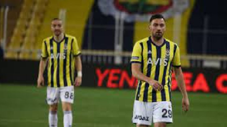 Fenerbahçe'de Caner Erkin ve Sinan Gümüş kadro dışı kaldı