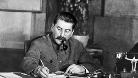 Rusya Dışişleri Bakanı: Stalin’e saldırı, 2. Dünya Savaşı tarihine saldırıdır