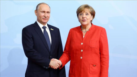 Putin ile Merkel Moskova'da görüştü