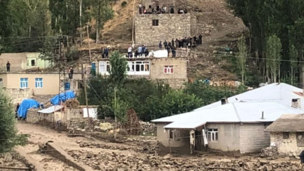 Van Başkale'de aynı bölgeyi ikinci kez sel vurdu: 8 ev yıkıldı