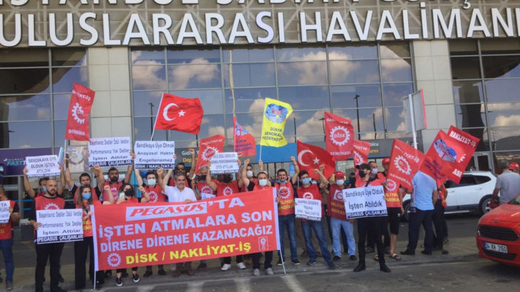 Sendikalı oldukları için işten atılan işçiler Pegasus'u protesto etti: Sendika haktır engellenemez