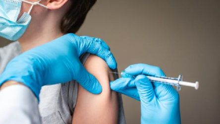 Bilim Kurulu'ndan 12 yaş üzeri çocuklara aşı onayı