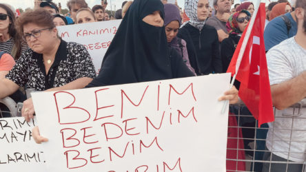Valilik izin vermişti, aşı karşıtları İstanbul'da toplandı