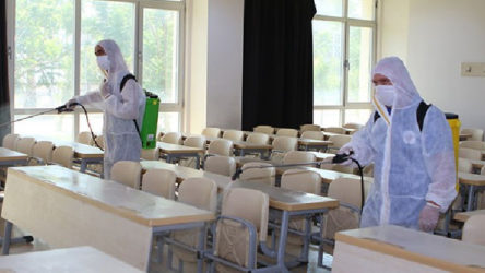 İzmir'de 50. Yıl Ortaokulu'nda 11 sınıf karantinaya alındı