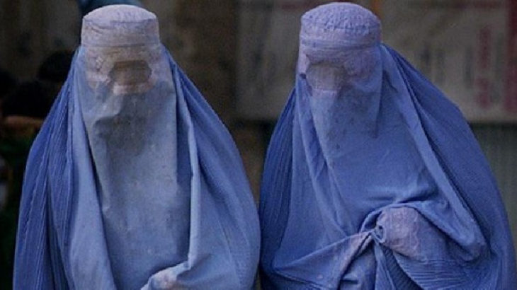 İngiliz özel kuvvetler burka giyerek Taliban'dan kaçtı