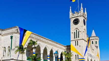 Barbados ülkedeki Windsor Hanedanlığı'na son verdi: Barbados Cumhuriyeti'nin ilk devlet başkanı Sandra Mason oldu