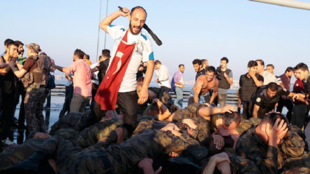 Kritik iddia: TÜGVA yetkilisi Fatih Demirci, köprüde askerleri linç edenler arasındaydı