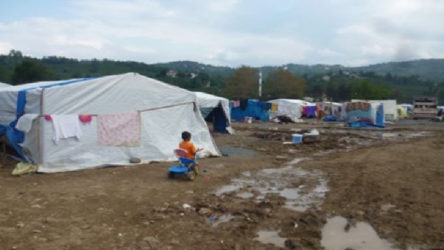 Mevsimlik işçilerin kaldığı çadırda 6 çocuk sobadan zehirlendi