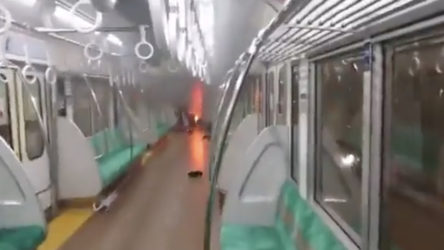 Tokyo'da treni ateşe verip çevresindekileri bıçaklayan saldırgan en az 15 kişiyi yaraladı
