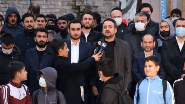 TÜGVA'dan cami önlerinde basın açıklaması: Kamu kaynaklarından yararlanmadıklarını iddia ettiler