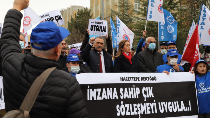 Hacettepe Üniversitesi işçileri toplu sözleşmeden doğan haklarını almak için eylemdeydi