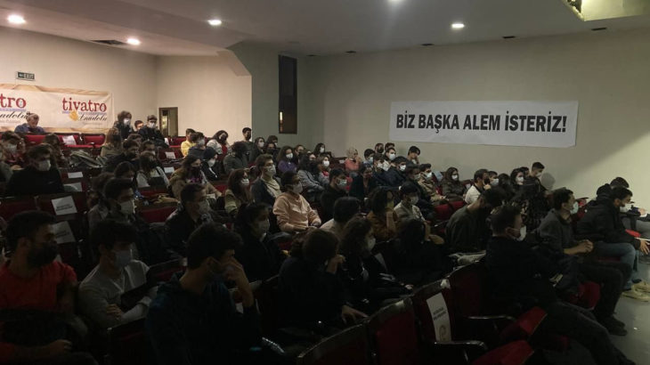 İstanbul’da üniversiteli gençlik SDT panelinde buluştu
