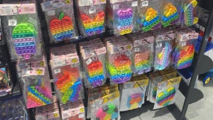 Gökkuşağı renkli oyuncaklar 'İslami' olmadığı gerekçesiyle toplatıldı