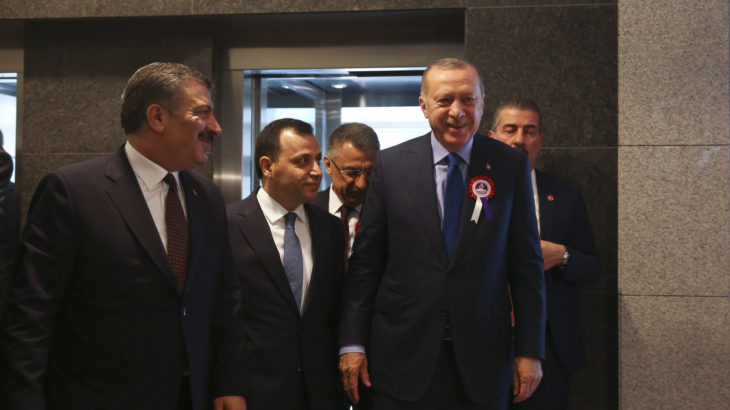 Erdoğan, Bakan Koca'nın sözlerini kesti: Ne söyledi? Para pul söylemedi mi?