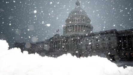 ABD'deki kar fırtınası nedeniyle 100 bin kişi elektriksiz kaldı