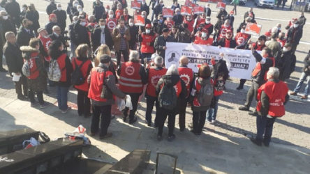 Kadıköy'de DİSK Emekli-Sen üyelerinden 'zam' protestosu