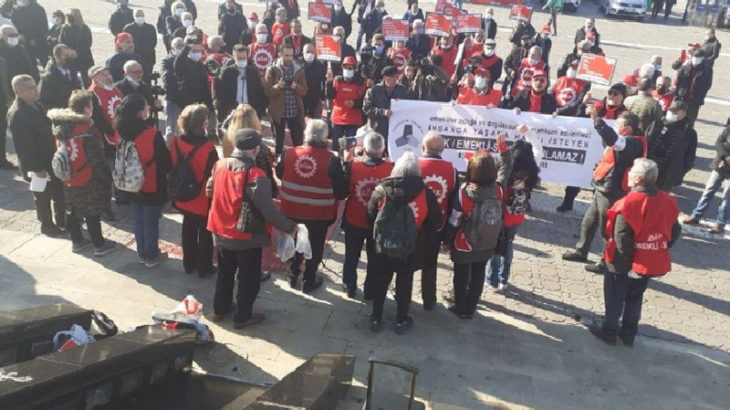Kadıköy'de DİSK Emekli-Sen üyelerinden 'zam' protestosu