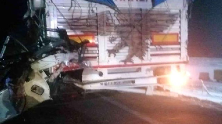 Yozgat'ta otomobil ile çekici çarpıştı: 3 ölü, 2 yaralı