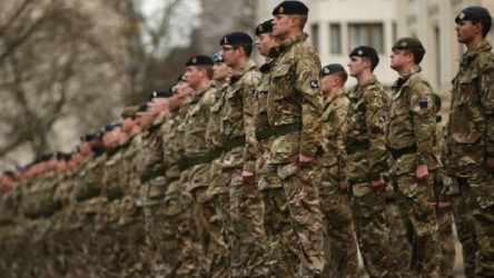 İngiltere Ukrayna'daki askerlerini çekiyor