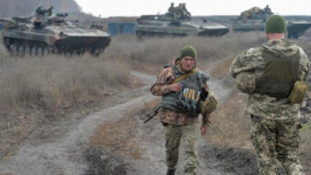 'Ukrayna Donbass’taki temas hattı yakınlarına zırhlı araç konuşlandırdı'
