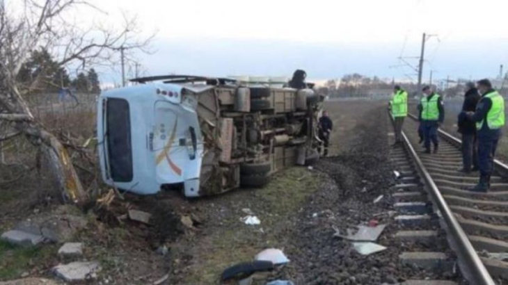 Kırklareli'de yük treni işçi servisine çarptı: 27 yaralı