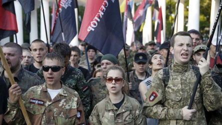 Neo-Naziler Zaporojye'de sivilleri rehin aldı
