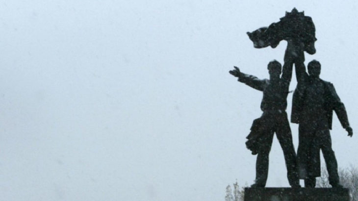 Kiev, Ukrayna-Rusya dostluğu anısına yapılan Sovyet anıtını yıktı