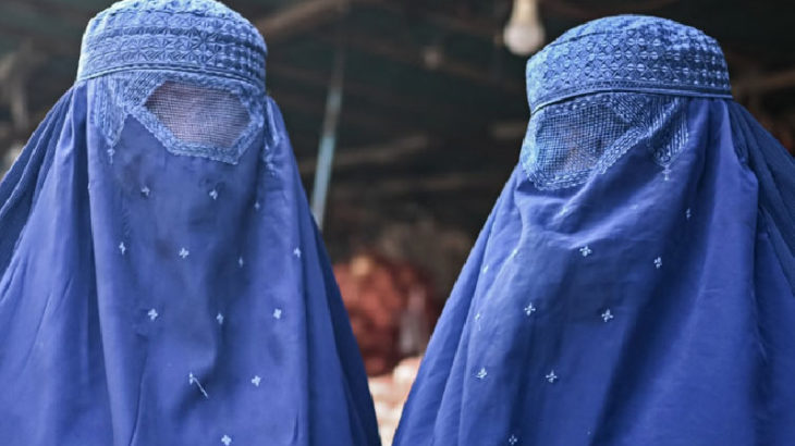 Taliban, kadınların burka giymeden sokağa çıkmasını yasakladı