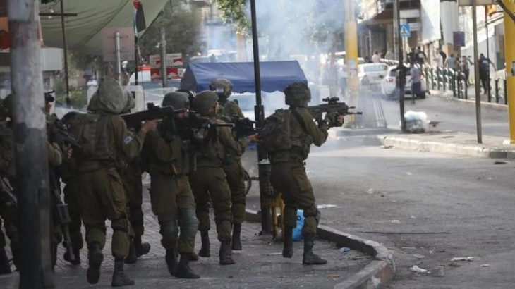 İsrail askerleri Batı Şeria'da Filistinlilere saldırdı