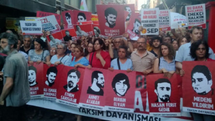 Taksim'de polis ablukası altında Gezi eylemi