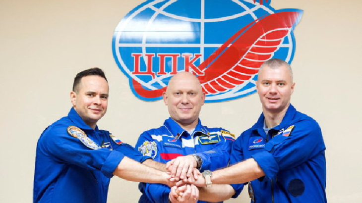 Rus kozmonotlar, uzayda Donetsk ve Luhansk bayrakları açtı