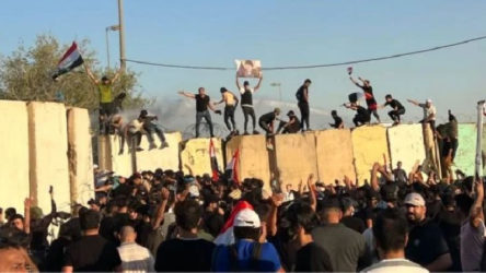 Irak’ta Sadr’ın destekçileri parlamentoyu bastı