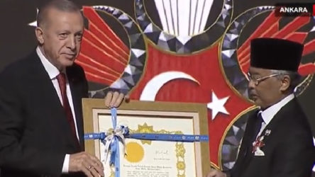 Erdoğan Malezya Kralı'na 'Devlet Nişanı' verdi