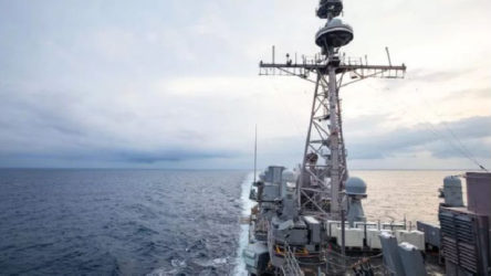 ABD savaş gemileri Tayvan Boğazı'ndan geçti: Çin ordusu 'teyakkuz' ilan etti