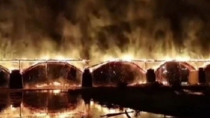 900 yıllık tarihi Wan'an Köprüsü çıkan yangında küle döndü